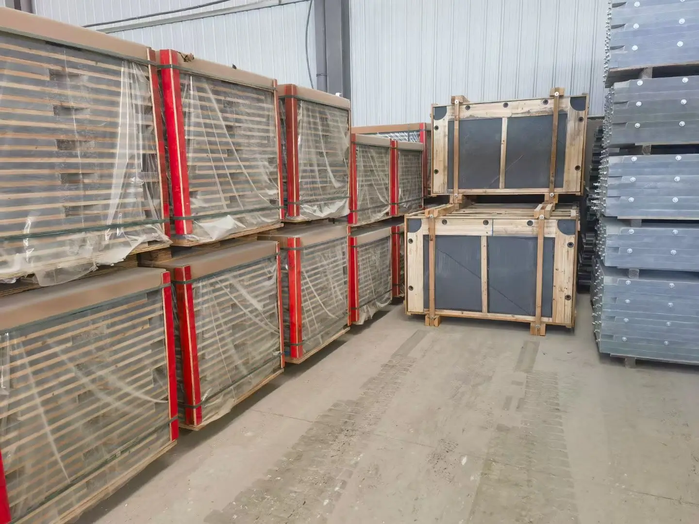Billiard Slate Technical Specifications 6 Sealed wooden export crates with billiard slate ready for container loading