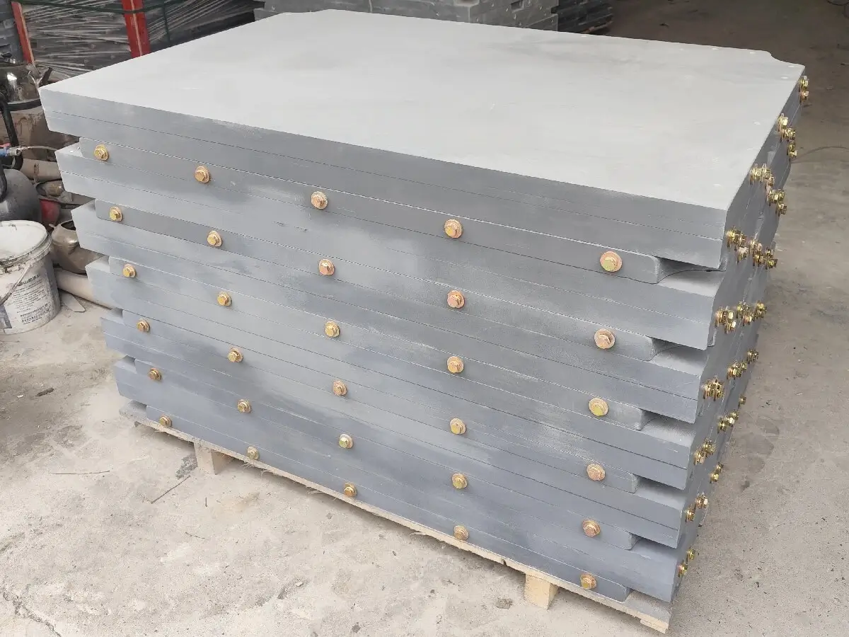 Uniform thickness on finished billiard slate Aligned edge bands of a stack of finished slate panels showing uniform thickness