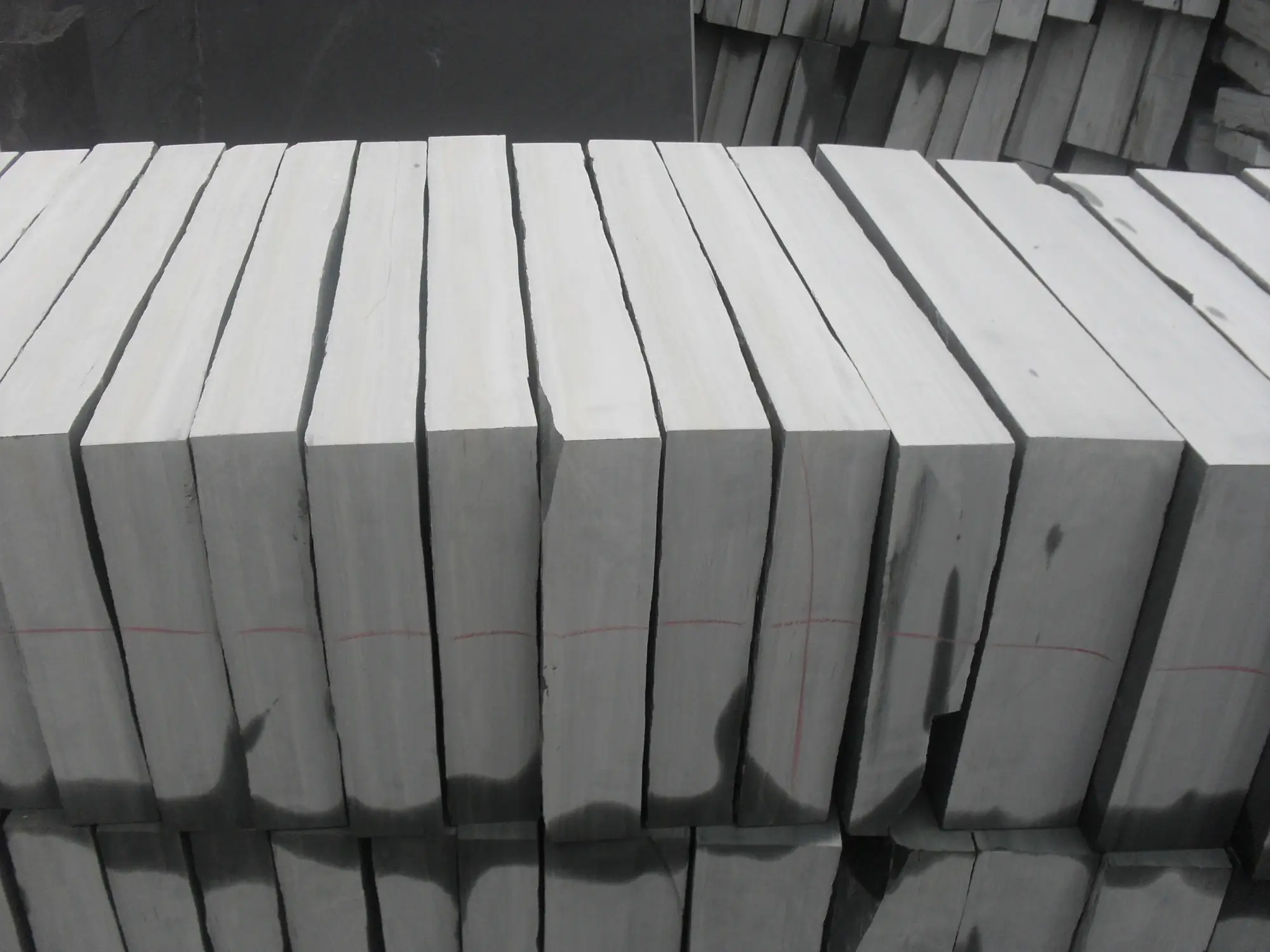 The Jiujiang Slate Industry 4 Close-up of a slate block showing natural cleavage planes and layered structure