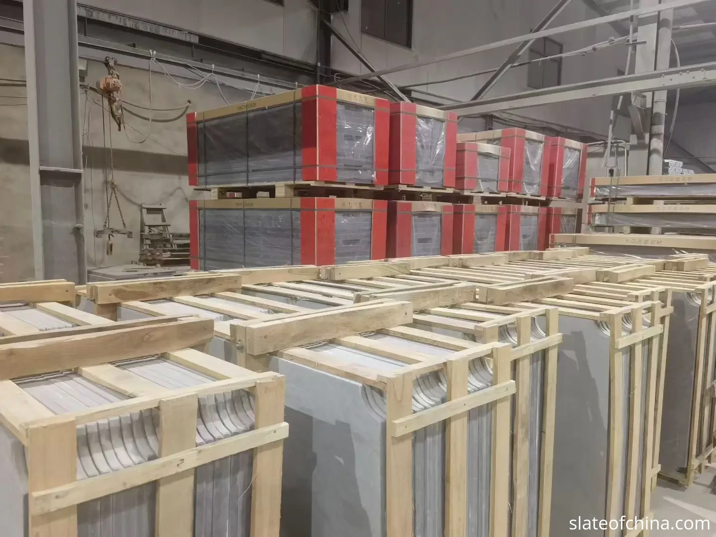 How to Choose Billiard Slate 6 Billiard slate packed in wooden crates and shrink-wrapped pallet stacks in a factory warehouse, ready for export