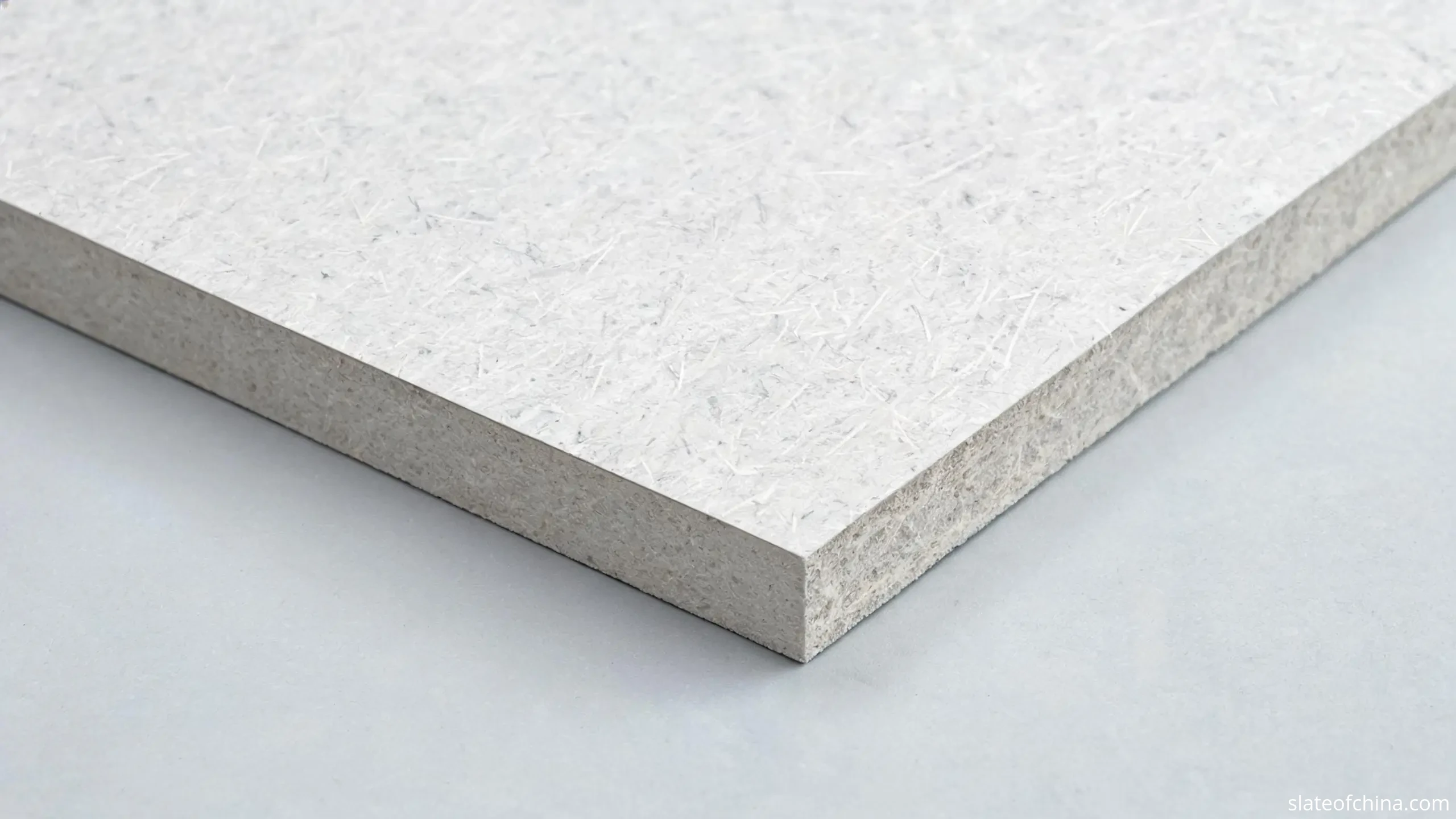 Macro close-up of a light grey resin-bonded composite board corner showing its uniform pressed surface and crisp factory edge