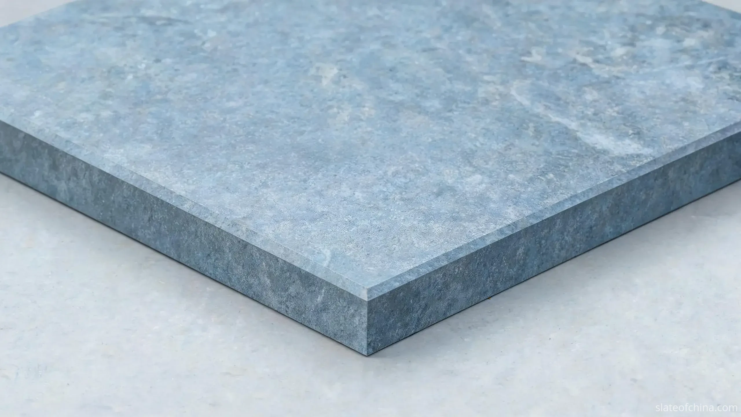 Slate Placemats & Tableware Accessories 3 Illustrative macro view of the machine-cut corner and honed face of a blue-grey slate placemat